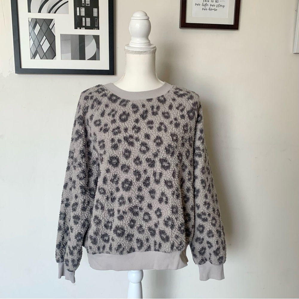 Old Navy Womens Sherpa Leopard Print Crewneck Sweatshirt Pullover Gray Sz Large